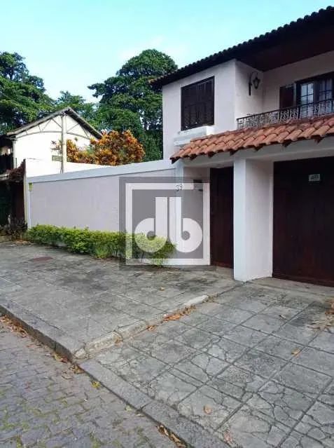 Casa duplex Condomínio Floresta - 3 suítes - piscina - 350 metros construídos - Placas sol