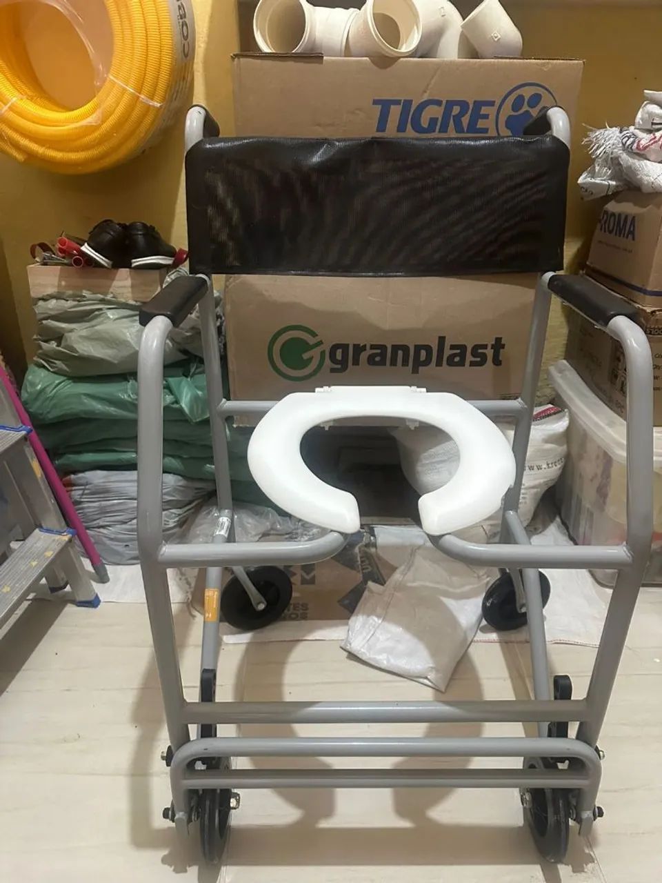 Cadeira de banho com rodas - Foto 5