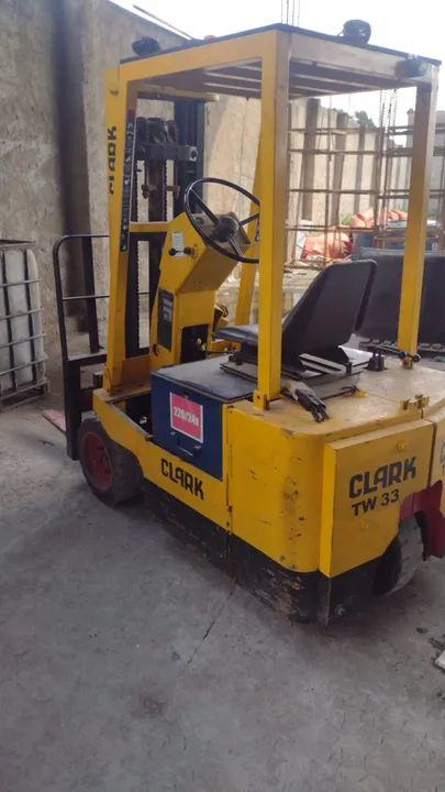 Empilhadeira elétrica Clark TW33