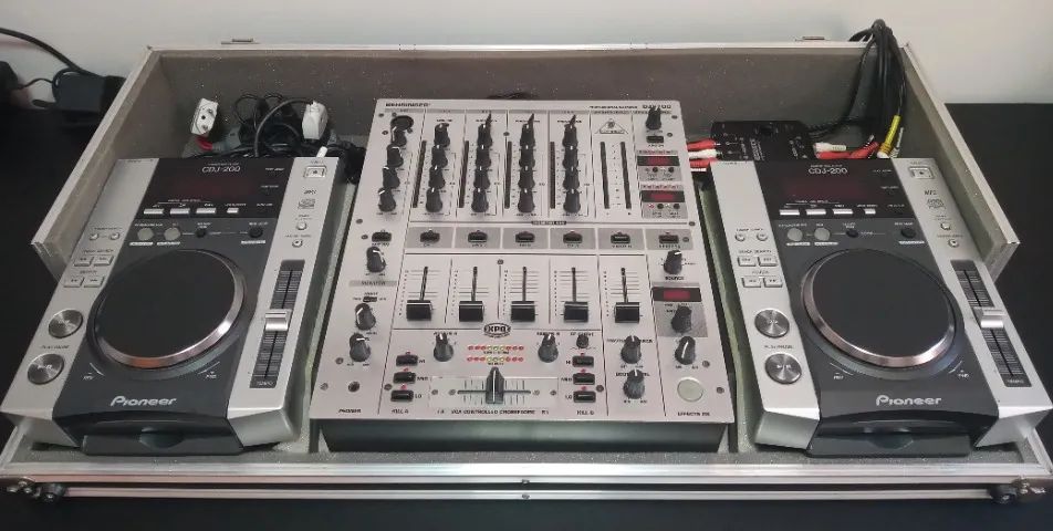 Pioneer CDJ-200 と BEHRINGER DJX700 のセット CDJ 200 Pionner o Par com Mixer Djx 700 Behringer + Case