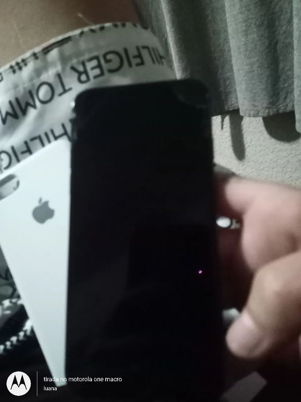 iPhone 8 com tela quebrada mais funciona tudo  - Foto 3