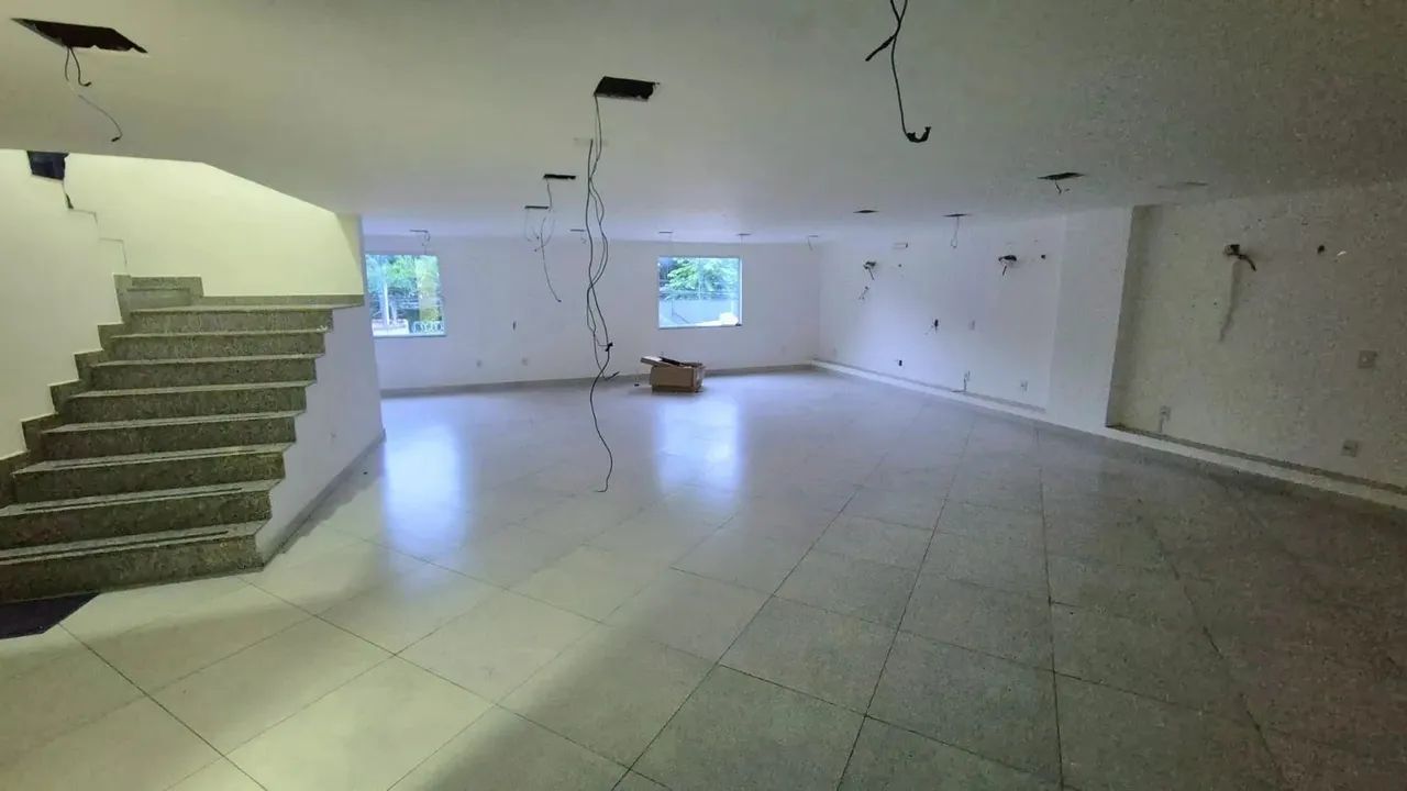 ALUGO FREGUESIA PREDIO COM 3 ANDARES 150M2 CADA ANDAR MAIS 150M2 AREA ESTACIONAMENTO CENTR