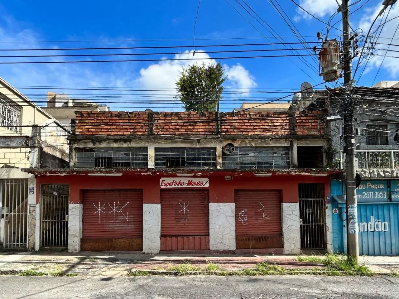 Imóvel comercial e residencial com 3 lojas e casa Caiçara - Foto 3