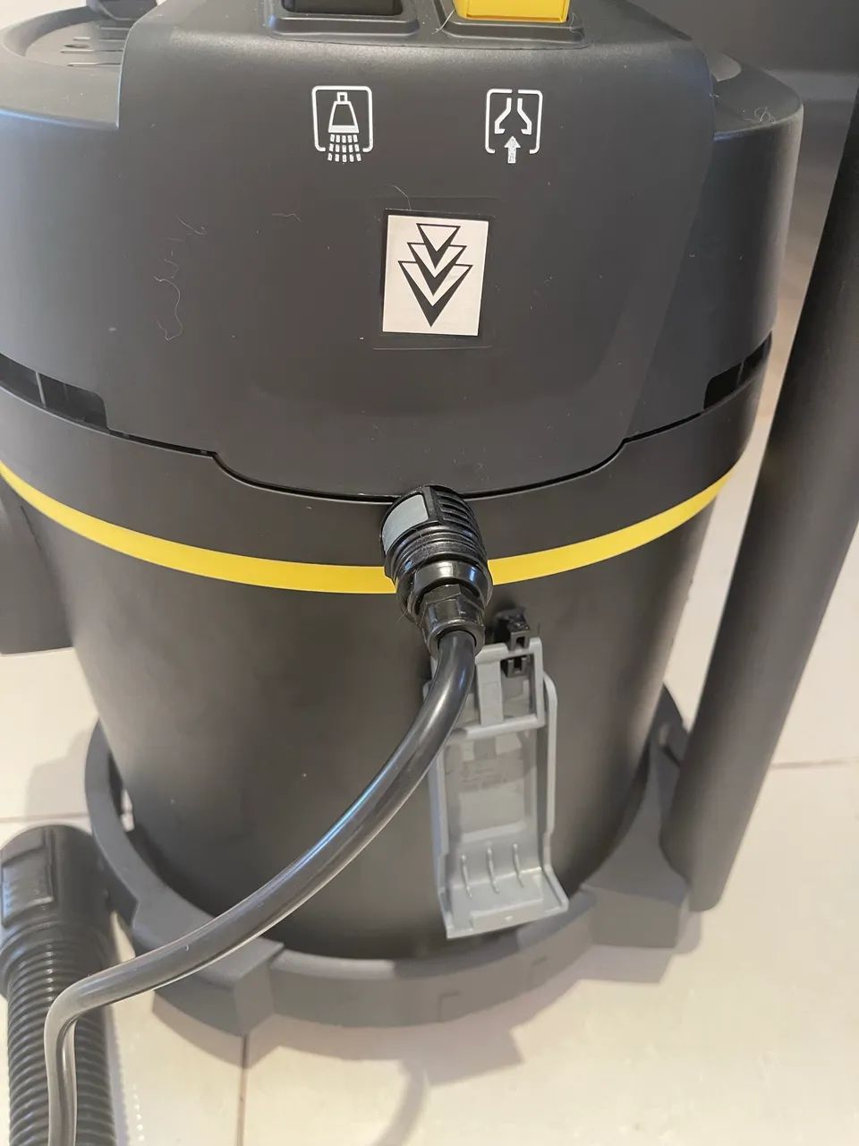 Extratora Kärcher - Limpeza Profissional de Estofados, Sofás, Carros e Ambien - Foto 2