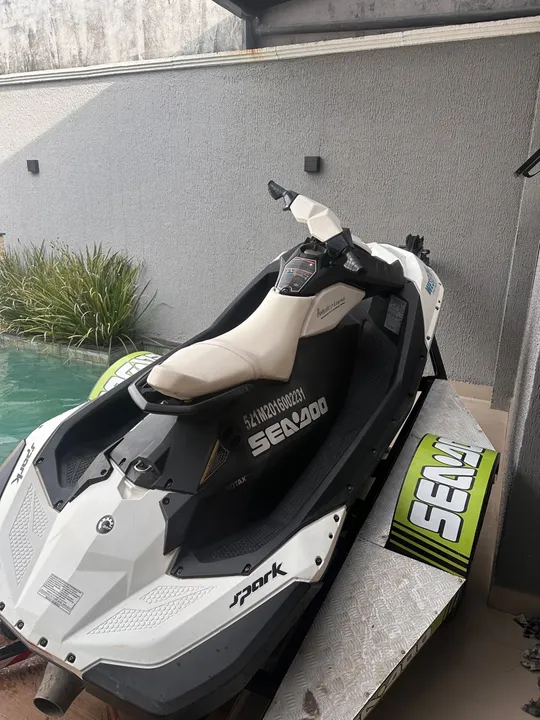 Jetski spark troco por Ágio de carro
