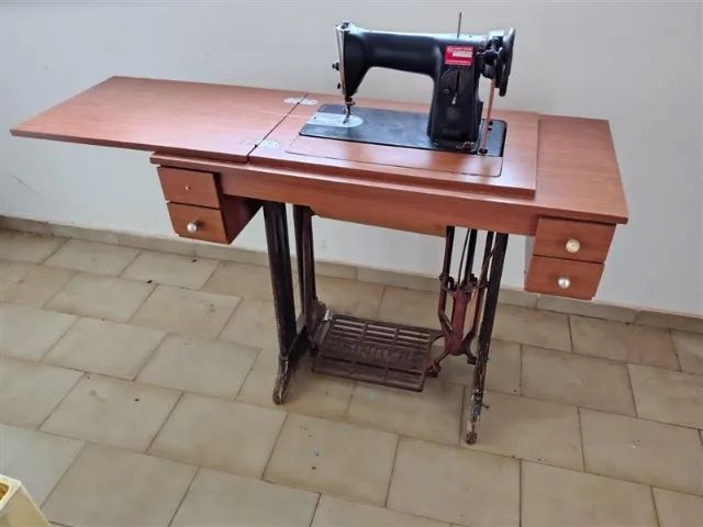 Máquina de Costura Singer - Móvel Reformado