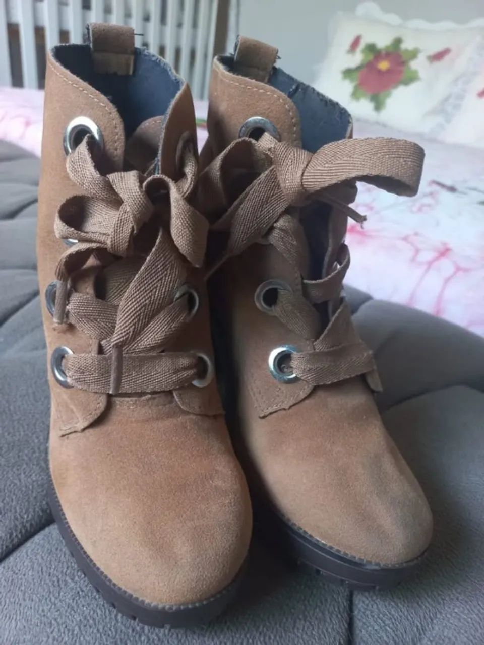 BOTA BONITA QUALIDADE EXCELENTE ÓTIMO MATERIAL - Foto 3