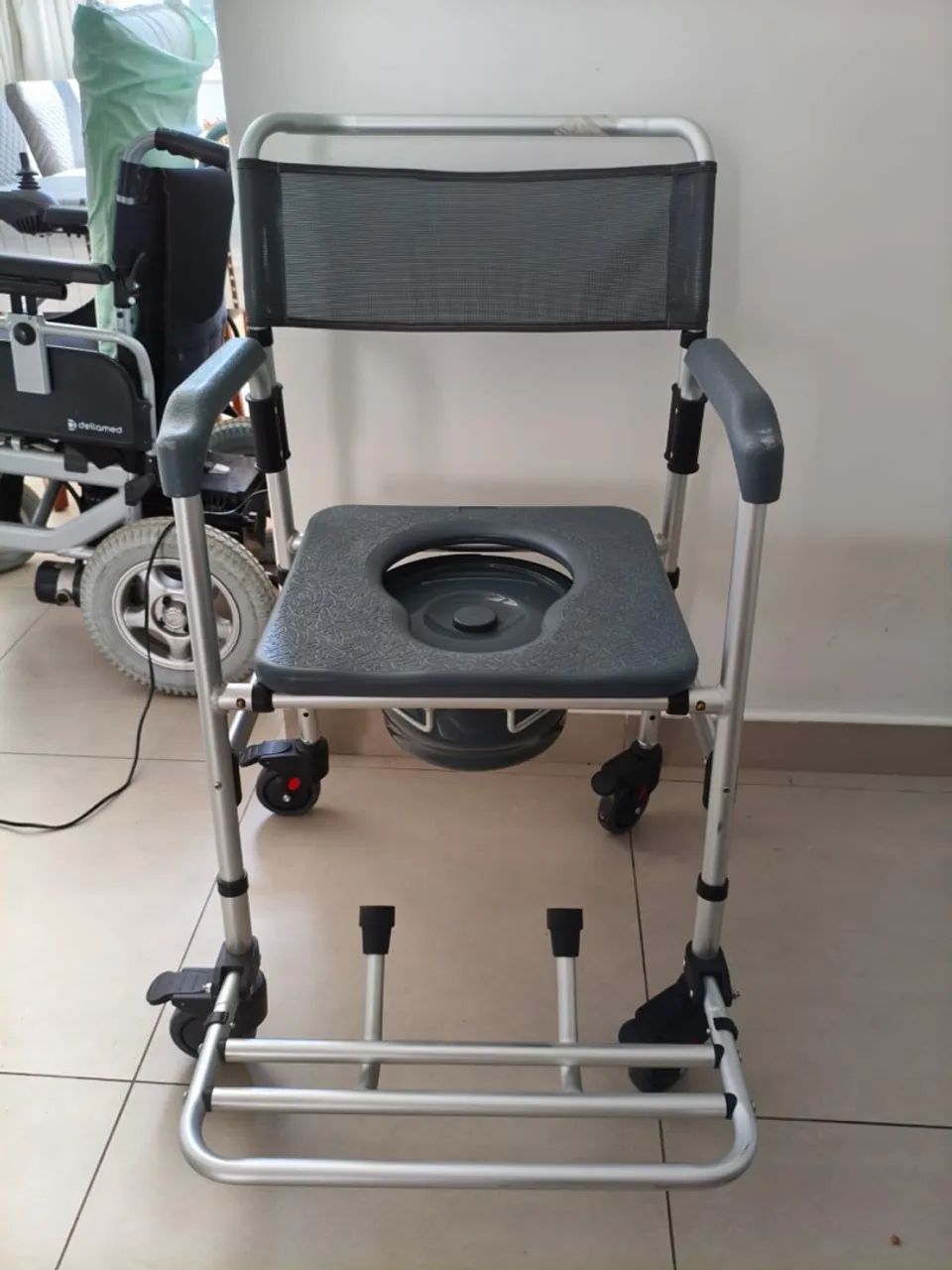 Cadeira higiênica usada somente Banho - Foto 3