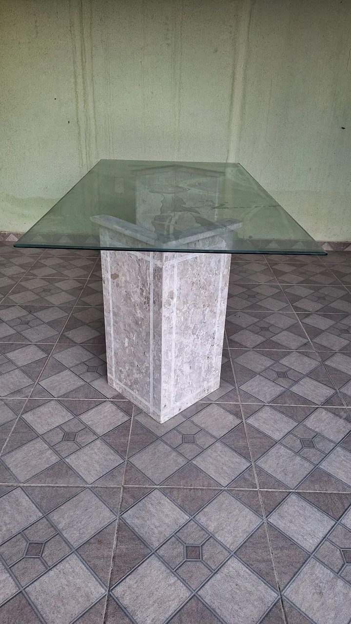 Mesa de Vidro com Base de Pedra
