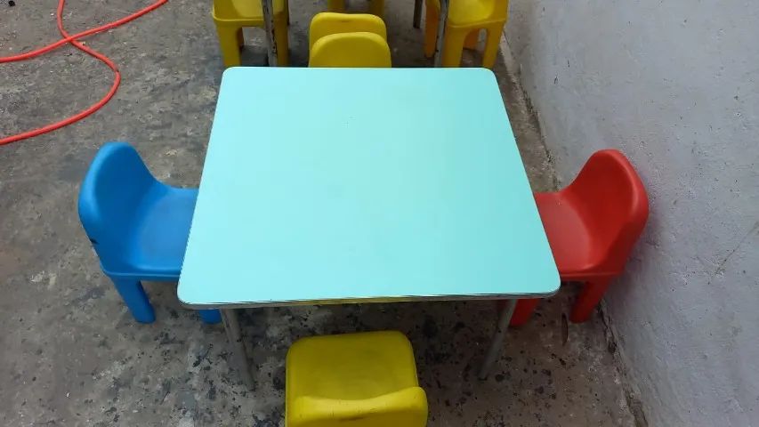 Conjunto infantil 04 lugares.