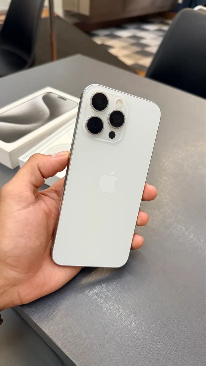 iPhone 15 Pro Max 256GB Branco (SEMINOVO) - Celulares e