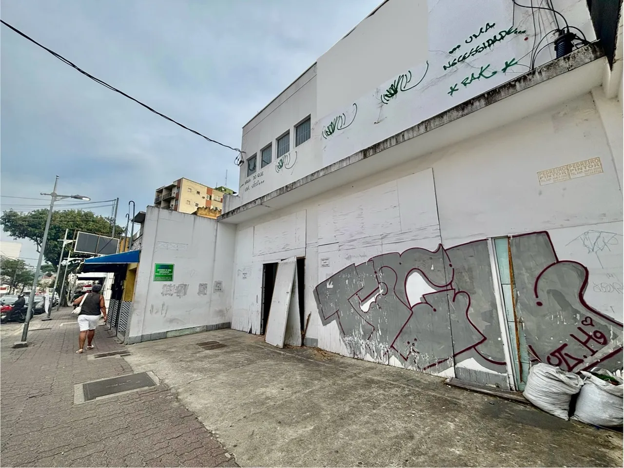 Alugo ótima loja na Rua Barcelos Domingos - 500m2
