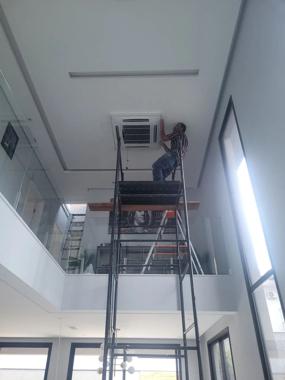 Tecnico / Auxiliar com prática em  Ar condicionado  - Foto 2