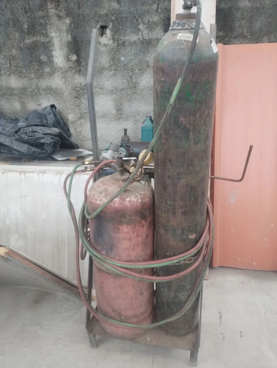 Conjunto Cilindros de Gás para Solda barato..trocooo..leia