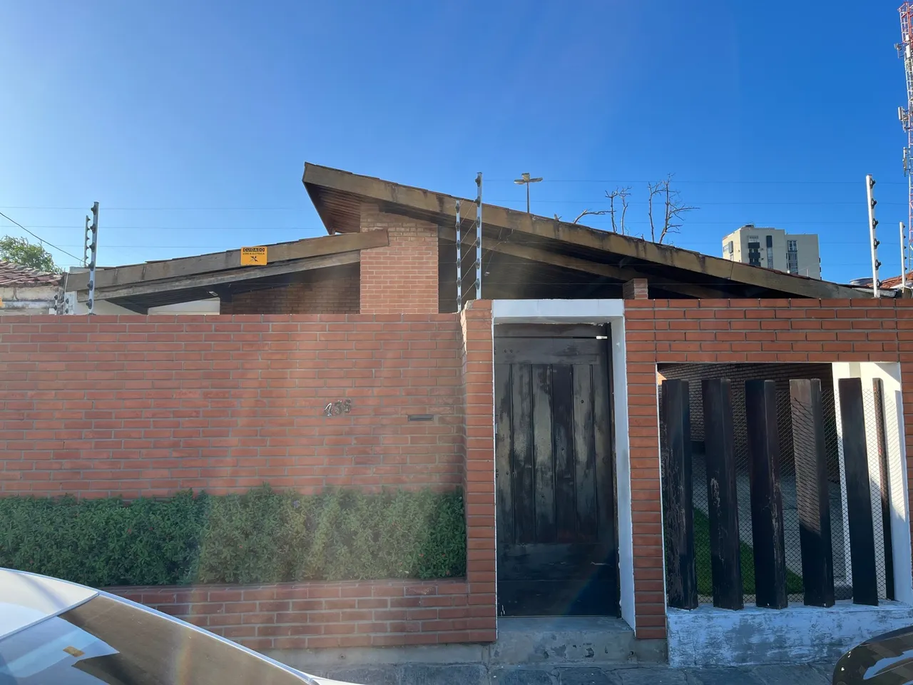 Aluga-se excelente casa