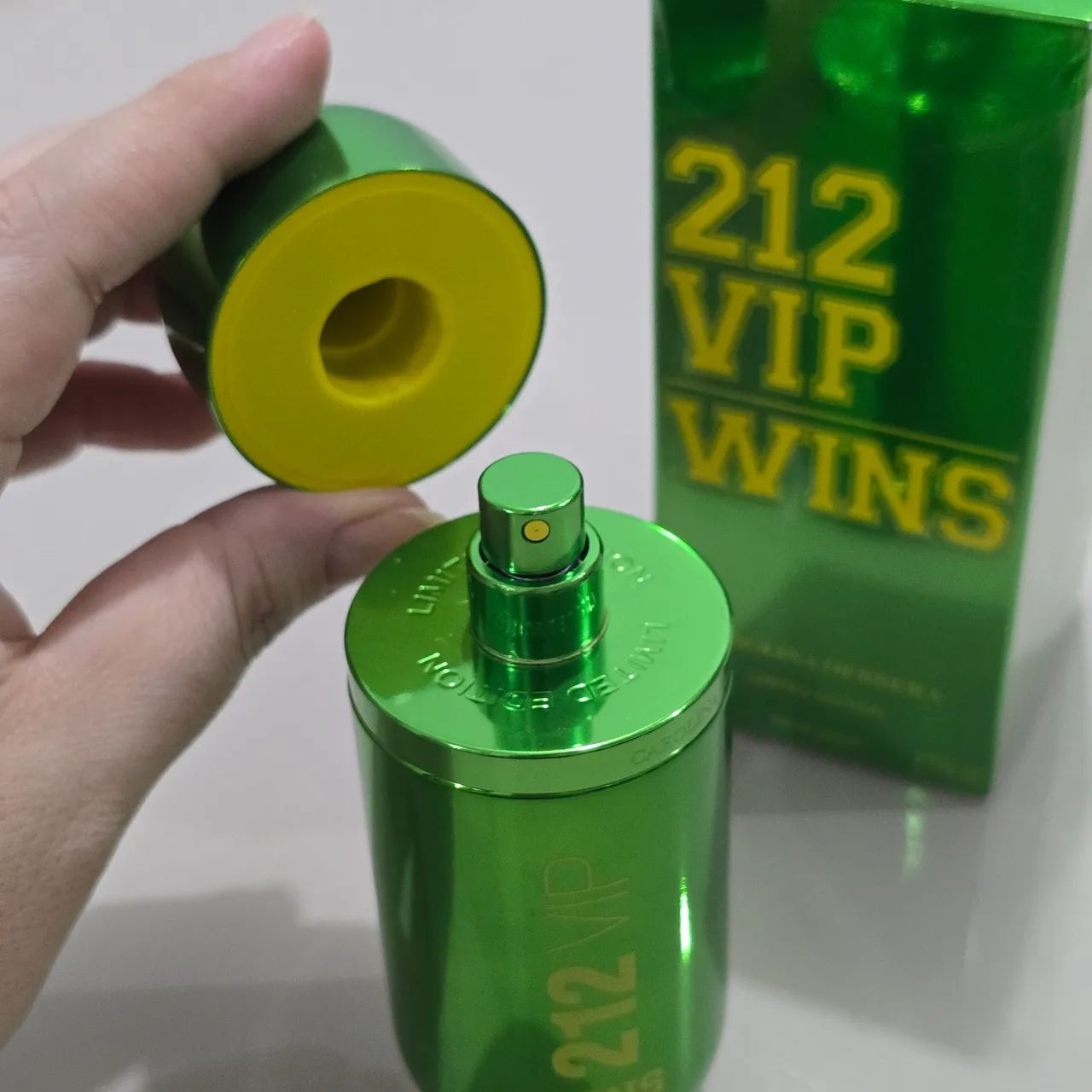 Perfume 212 VIP Wins 80 ml - Carolina Herrera  - Foto 3