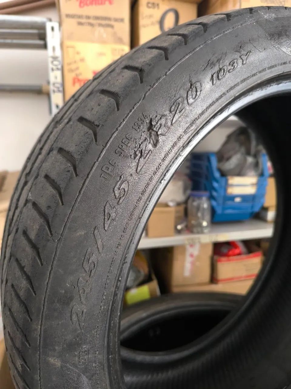 Pneus Pirelli 245/45 aro 20 - Foto 2