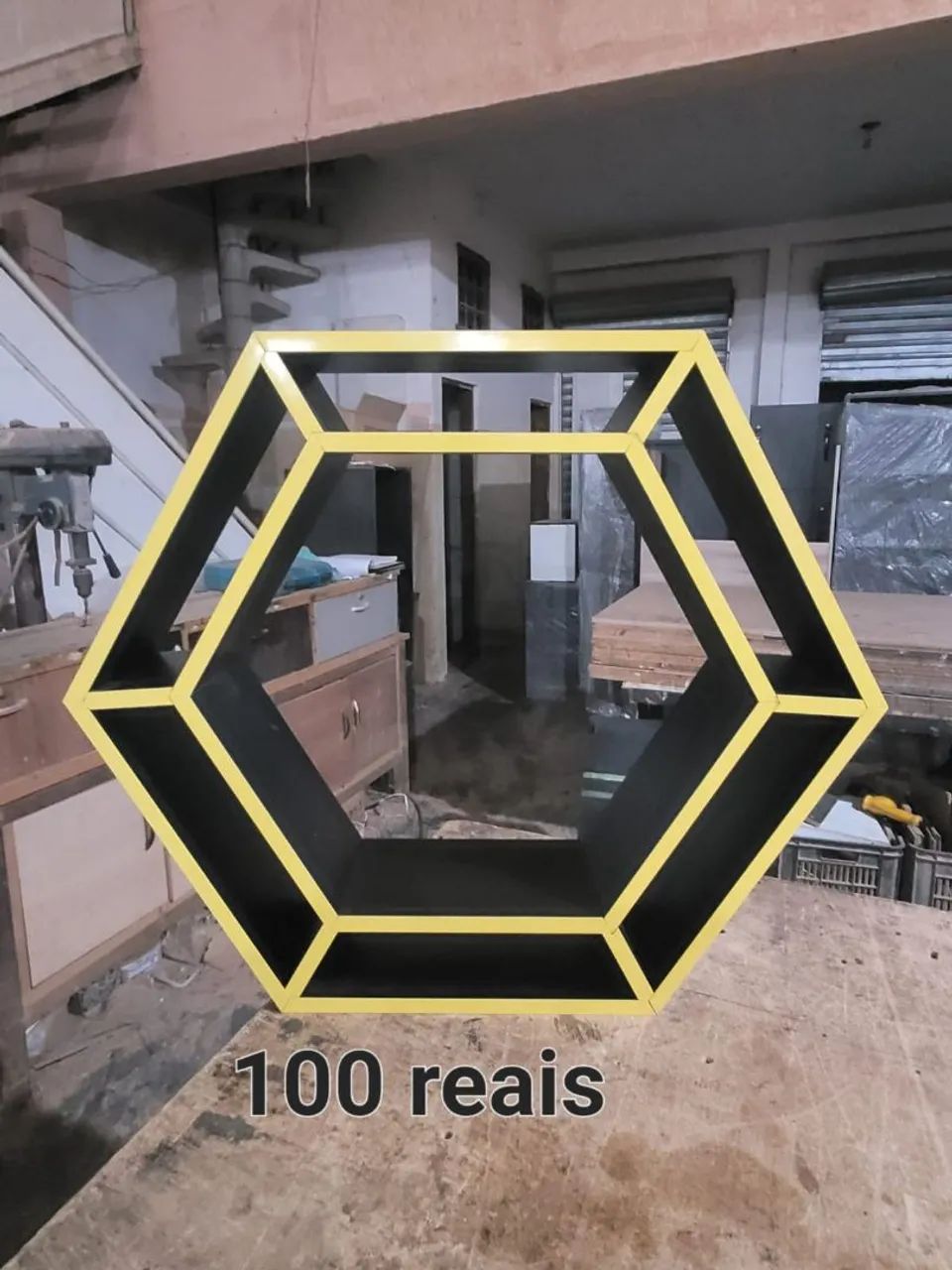 Prateleira Hexagonal Decorativa