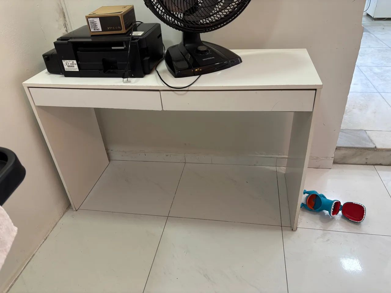 Mesa branca com 2 gavetas - Foto 2