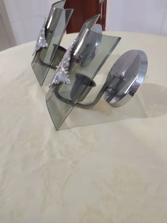 Par de Apliques de Parede em Vidro com Detalhes em Metal - Foto 3