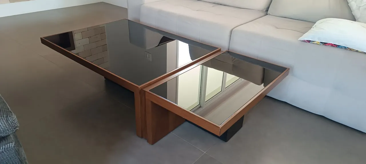 Mesa de Centro Design Moderno com Detalhes em Madeira