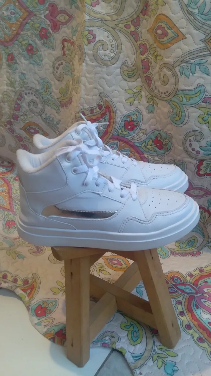 Tenis branco cano alto