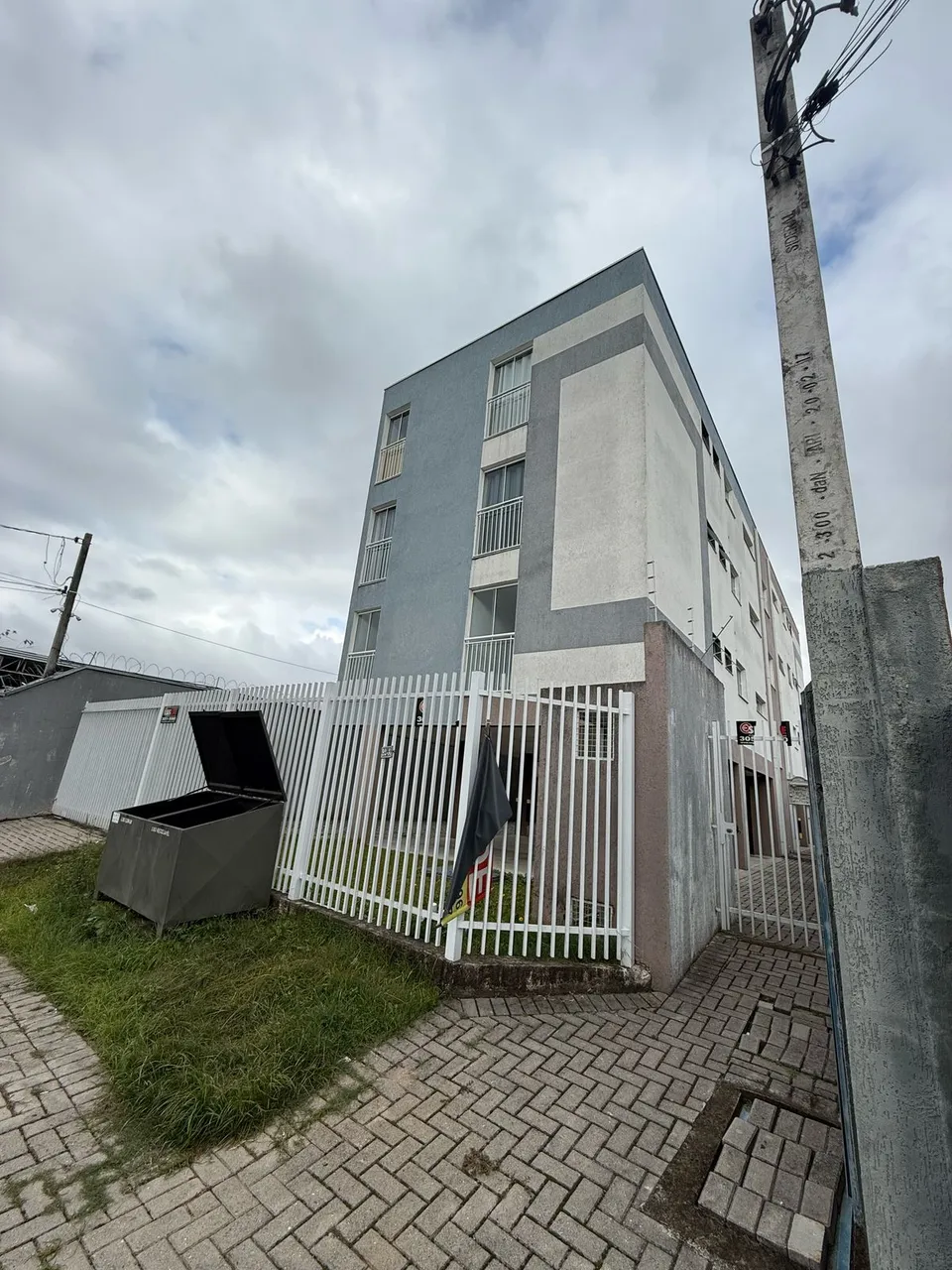 Imóvel para venda possui 83 metros quadrados com 3 quartos e 1 Suíte em Pineville - Pinhai