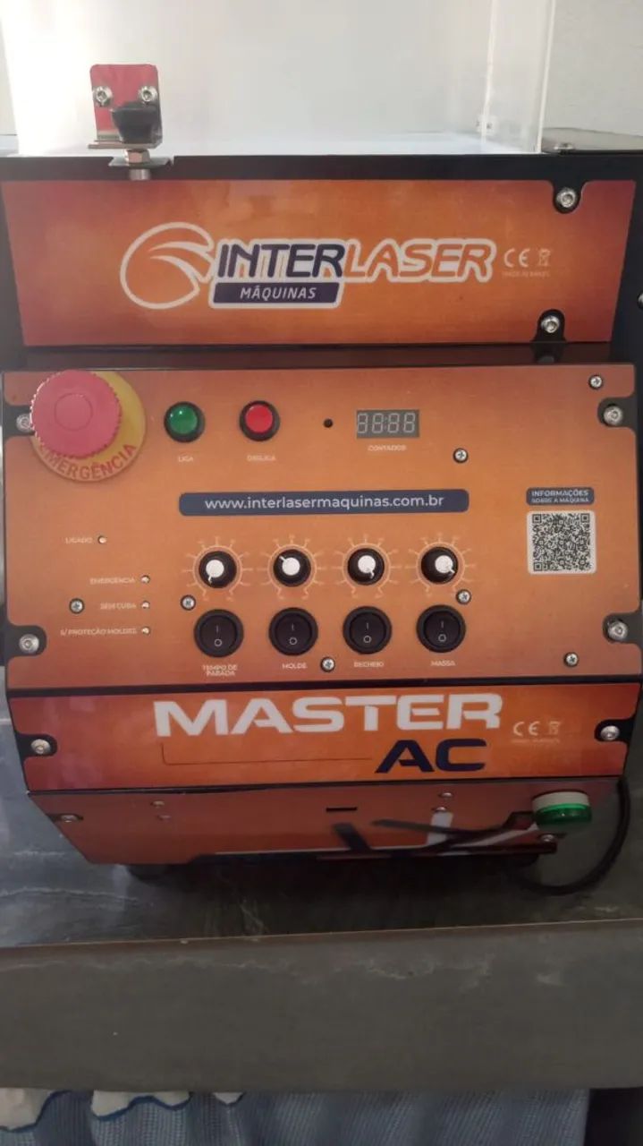 Vende -se máquina de fazer salgados completa 