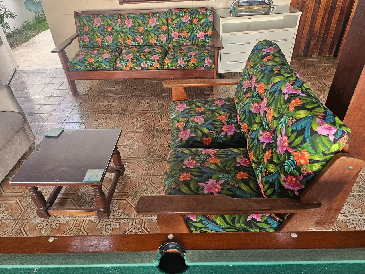 Conjunto de Sofá e Poltrona Floral Tropical