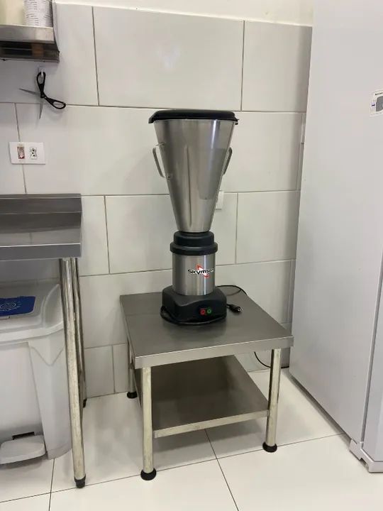 liquidificador industrial skysen 8litros, usado, batia apenas bolos. Possuo 2 - Foto 2