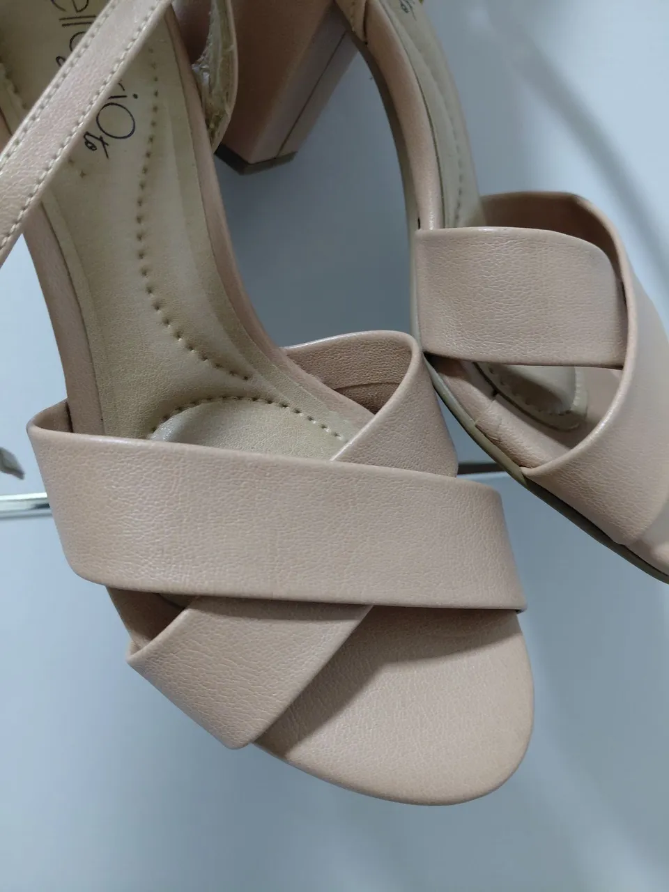 Sandália Feminina Bege Elegante
