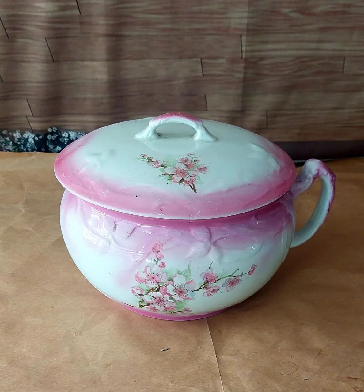 Antigo Penico de Porcelana com Tampa
