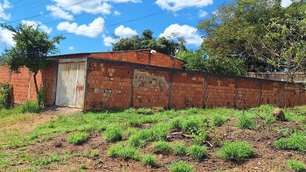Casa  em terreno amplo - Foto 4