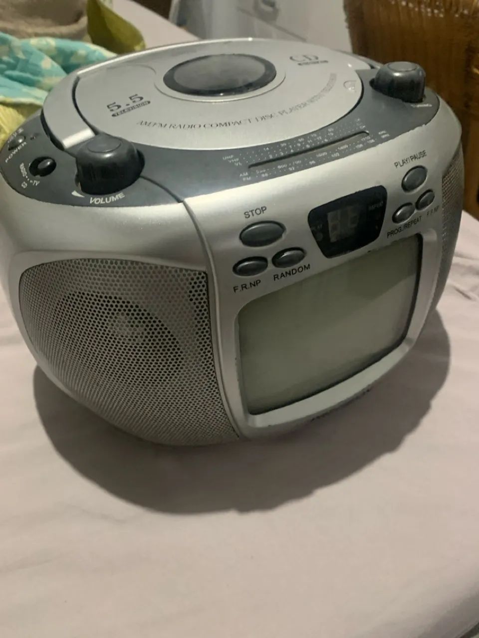 Televisor Com Radio e Disk Player Portatil - Foto 2