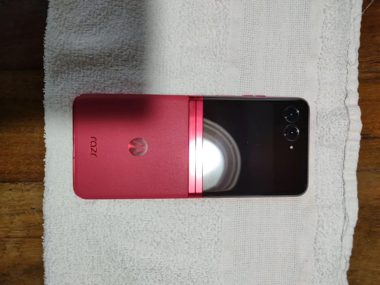 Moto Razr 40 ultra novo
