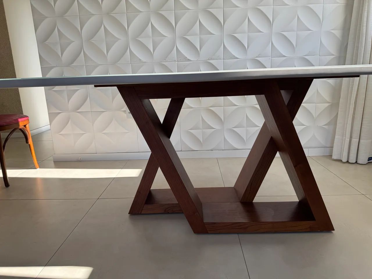 Vendo linda mesa com pé de madeira maciça 64573992465537121