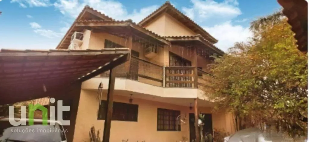 Unit Imobiliária vende casa duplex 5 quartos em Itaipu - Niterói