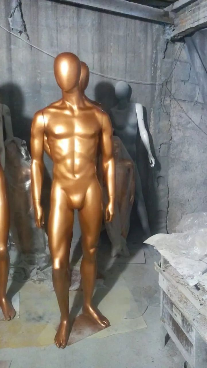 Manequim masculino dourado  - Foto 5