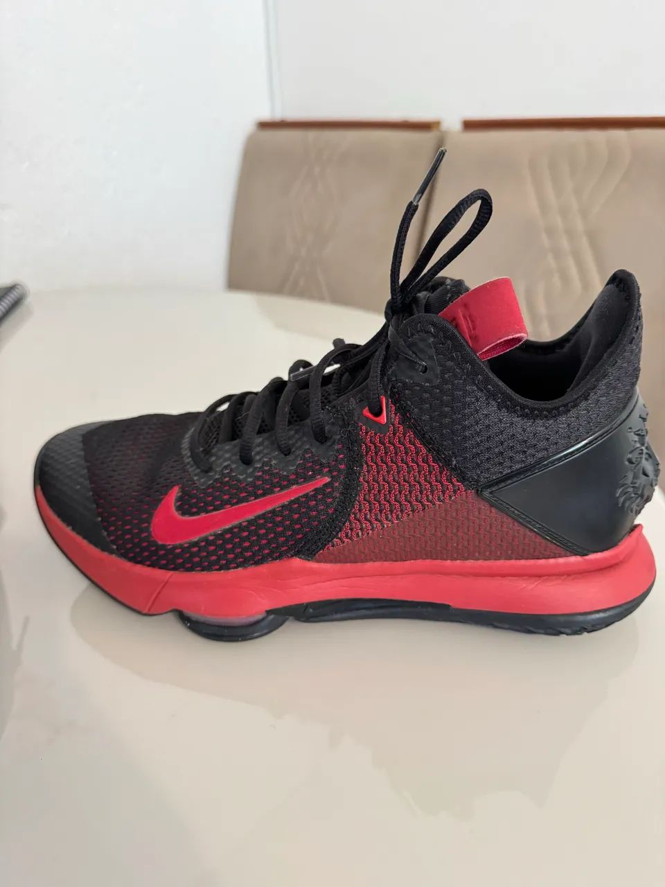 Tênis Nike Lebron Witness IV