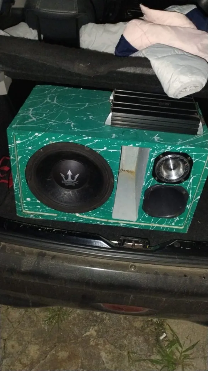 Caixa de som automotivo