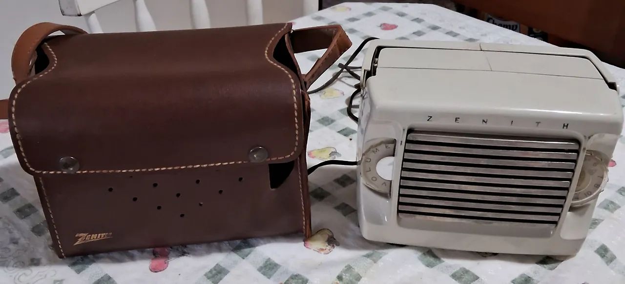 Rádio Zenith antigo com Case Original