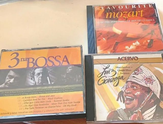 r$ 250.00-210 cds originais internacionais muito novo.sem riscos