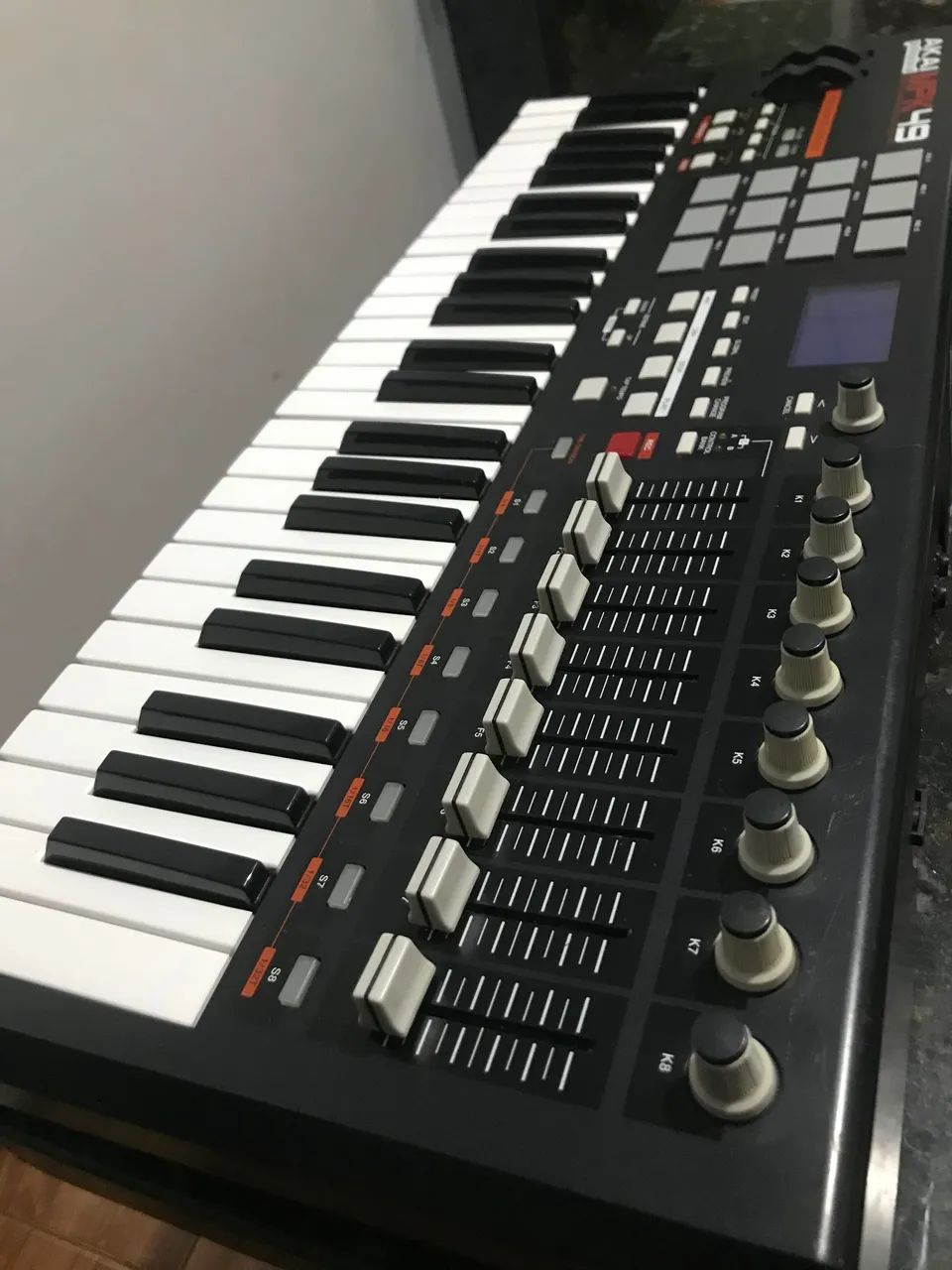 Teclado controladora akai mpk49 - Instrumentos musicais - Santa
