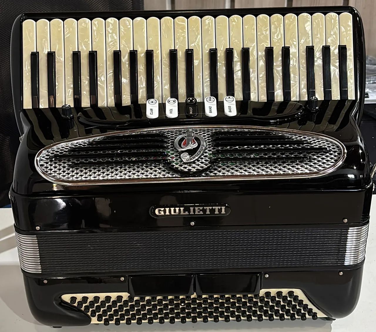 GIULIETTI アコーディオン ブラック　M52 中古】GIULIETTI M52 年代による仕様のちがい比較｜アコーディオン横丁