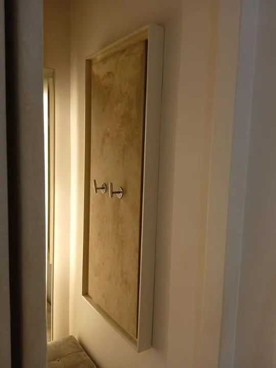 Cabideiro p/ vestiário c/ 2 suportes em MDF / Aço Bege 125 cm x 55 cm x 7 cm