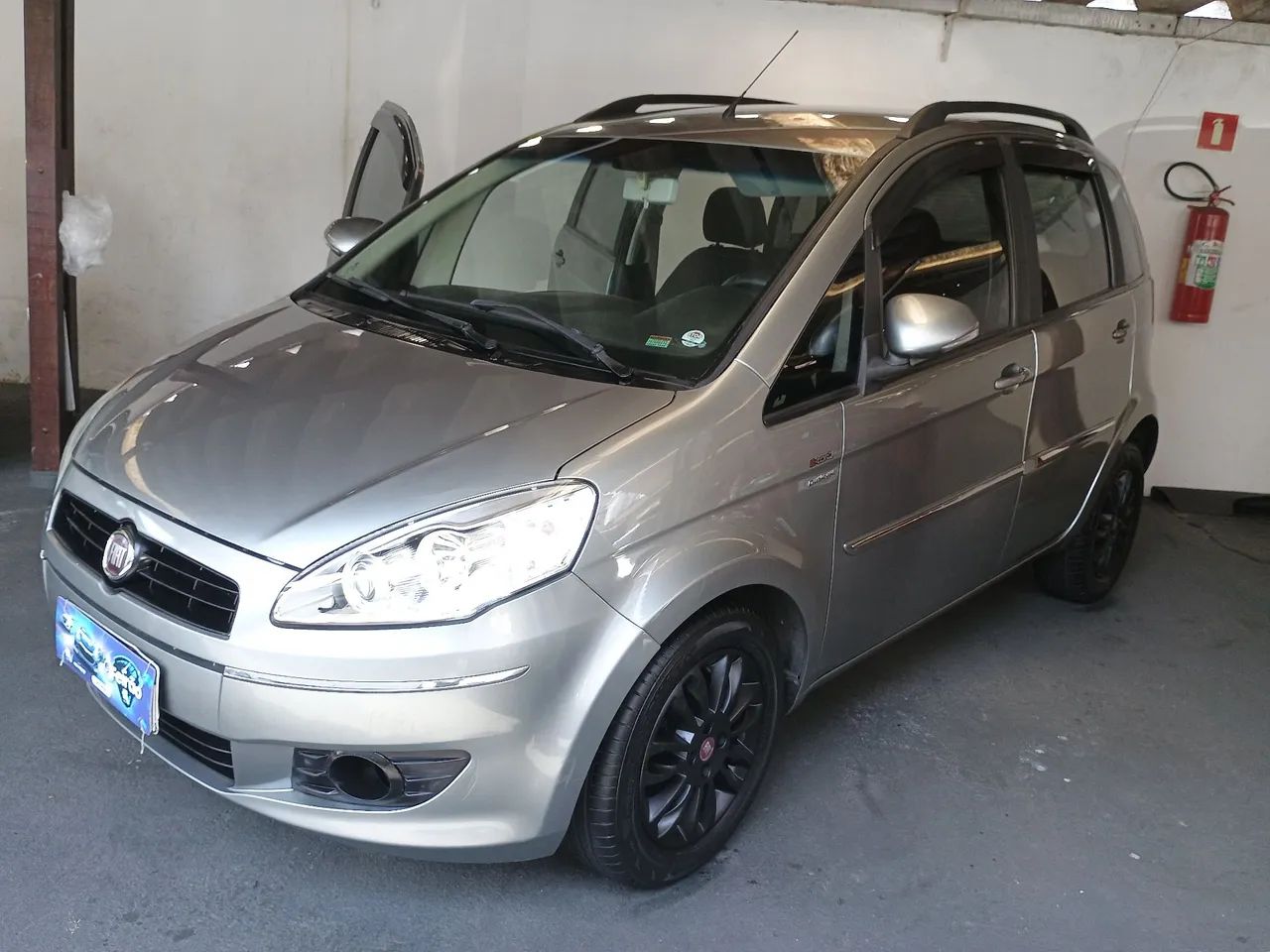 Fiat Idea ESSENCE 1.6 16V DUALOGIC FLEX 2013