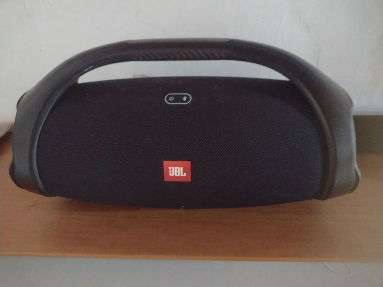 Som JBL bombox 2 em excelente estado 