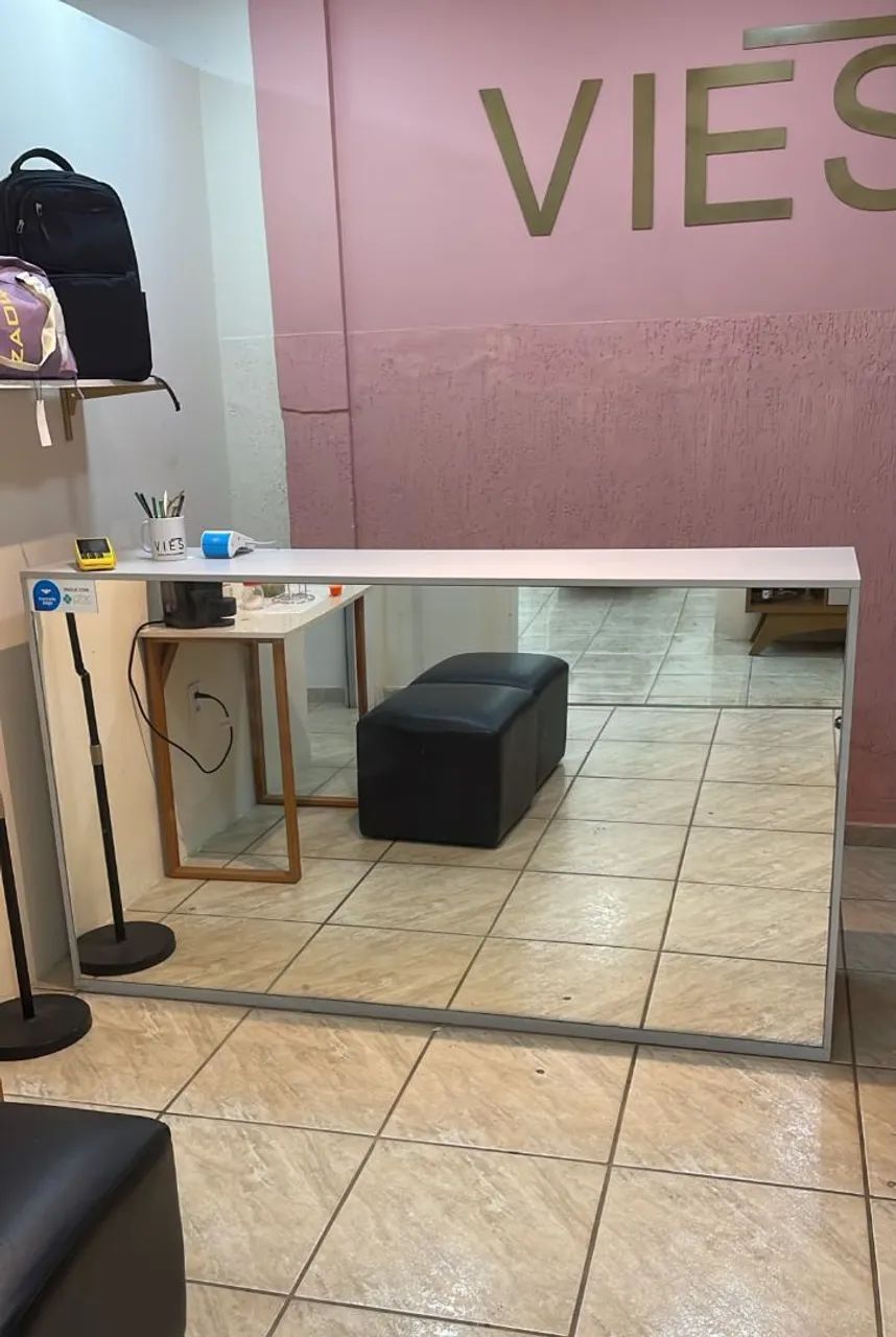Balcão espelhado em MDF