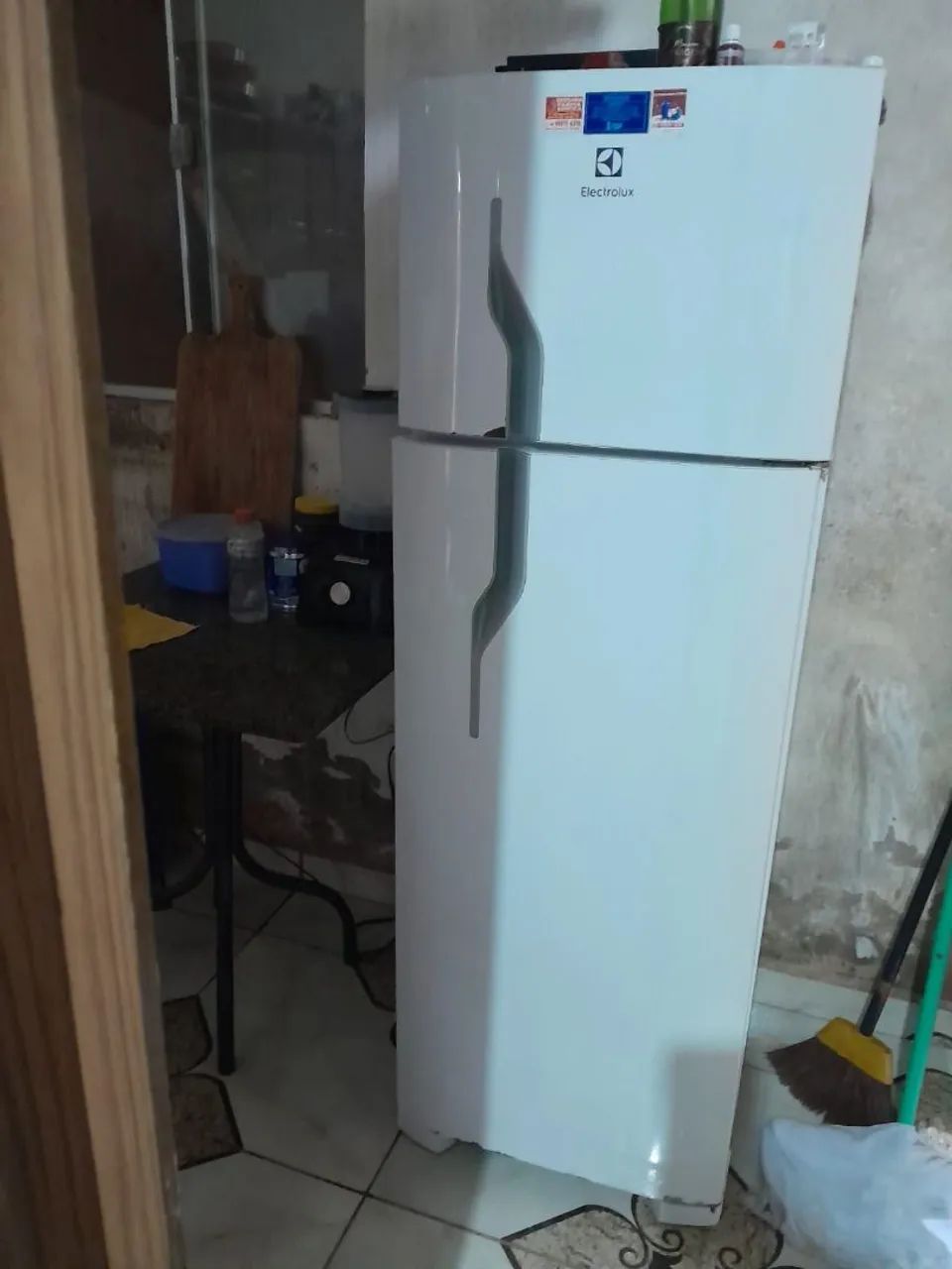 Vendo uma geladeira Electrolux 