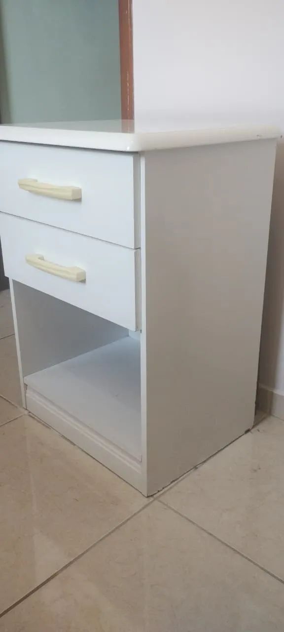 Criado-Mudo Branco com 2 Gavetas - Bom Estado - Foto 4